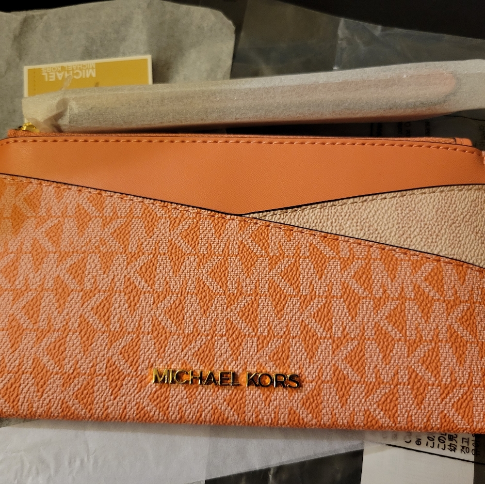 Michael Kors  Slim Wristlet